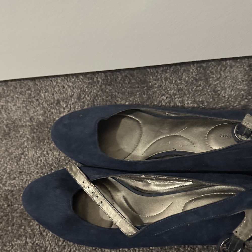 Bandolino Navy Blue Heels